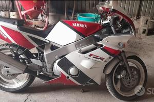 Yamaha FZR600