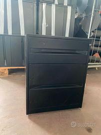 cassettiere in metallo