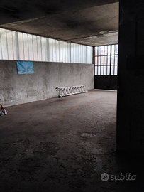 Casa vivibile con grande rimessa e ampio giardino