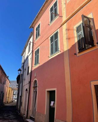 Rustico / Casale di 108 m² con più di 5 locali a L