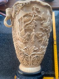 Statuette e vaso giapponese