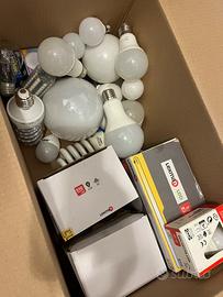 Stock Lampadine e 16 Faretti Led