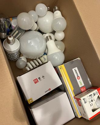 Stock Lampadine e 16 Faretti Led