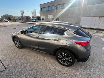 INFINITI QX30 2.2 diesel