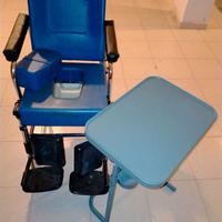 Sedia wc comoda per anziani e disabili + tavolino