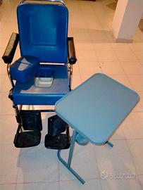 Sedia wc comoda per anziani e disabili + tavolino