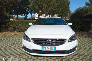 VOLVO V60 D6 Twin Engine Geartronic Momentum