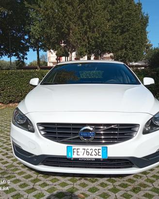 VOLVO V60 D6 Twin Engine Geartronic Momentum