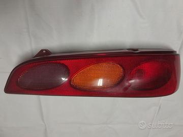 Fanale destro Fiat 600 + loghi Alfa Romeo.