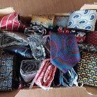 40 cravatte svariati generi e colori...