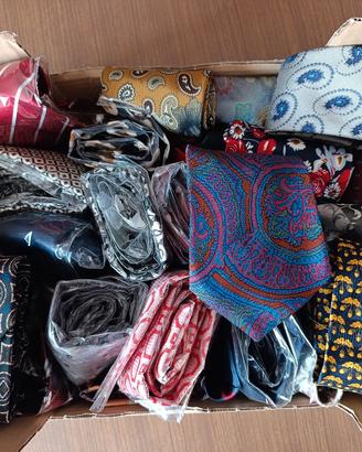 40 cravatte svariati generi e colori...