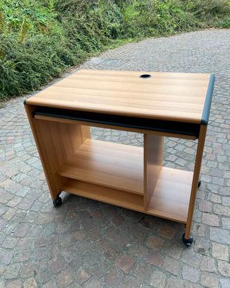 Scrivania porta PC con ruote – come nuovo