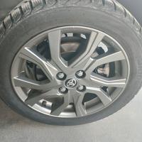 Cerchi + gomme toyota yaris 4 fori