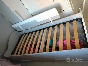 Letto singolo completamente in legno