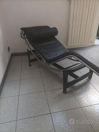 Chaise Longue in pelle nera 