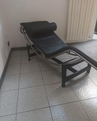 Chaise Longue in pelle nera 