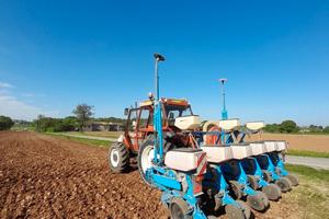 seminatrice mais monosem  plus 6 file