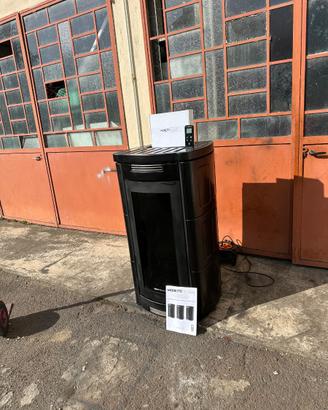 Stufa pellet 14 kW dopia canalizzazione con WI-FI