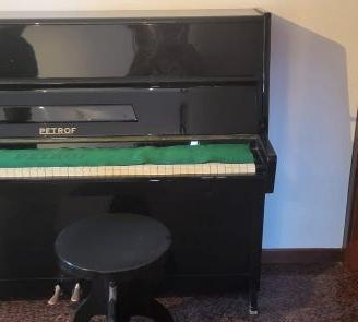 PIANOFORTE VERTICALE PETROF