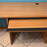 Scrivania da computer con cassetto estraibile