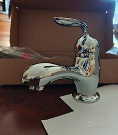 Rubinetto per lavabo nuovo 