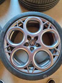 Cerchi in lega Alfa Tonale pneumatici bridgestone