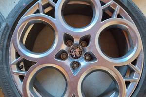 Cerchi in lega Alfa Tonale pneumatici bridgestone