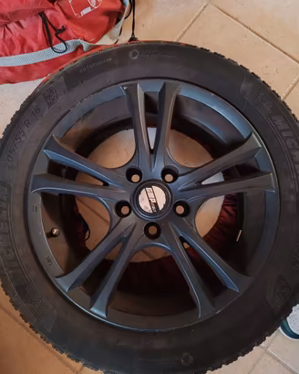 Pneumatici invernali 205/55 R16 e cerchi Gmp Italy