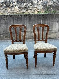 Coppia di sedie in stile classico