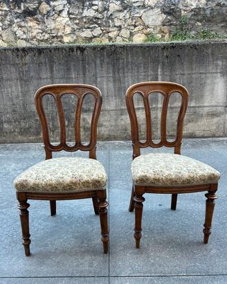 Coppia di sedie in stile classico