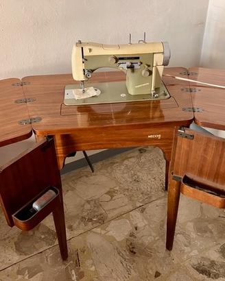 Macchina da cucire Necchi Supernova con mobiletto