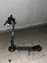 Monopattino elettrico ducati