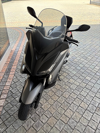 X-max 400 con solo 8800km