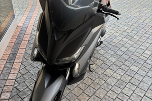 X-max 400 con solo 8800km