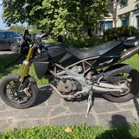 Aprilia Dorsoduro 750