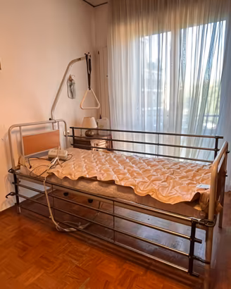 Letto ortopedico elettrico+materasso anti decubito