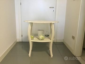 Tavolino bianco decapato