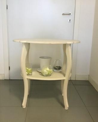 Tavolino bianco decapato