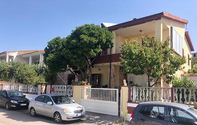 Ampio appartamento di 4 stanze al piano terra