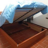 Letto matrimoniale con vano contenitore