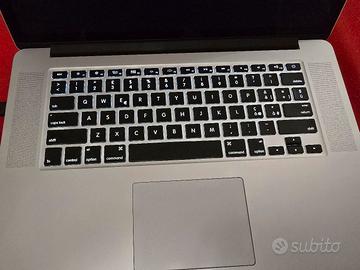 Apple Macbook pro 15.4