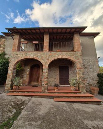 CL279 - Porzione di casale panoramico con terreno