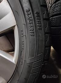 Gomme invernali con cerchi in lega.