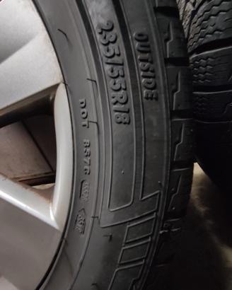 Gomme invernali con cerchi in lega.