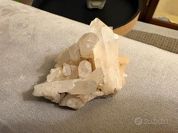 Pietra Ametista e cristalli di quarzo bianco