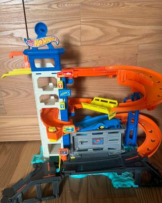 Pista hotwheels squalo