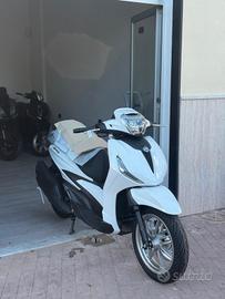 Piaggio Beverly 400