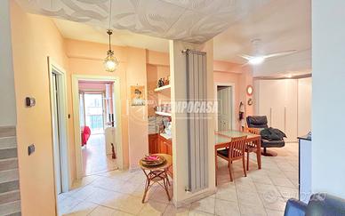 TRILOCALE CON DOPPIO BALCONE