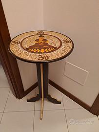 Tavolino in legno Buddha con simbolo OM