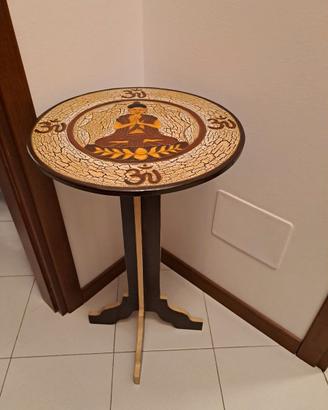 Tavolino in legno Buddha con simbolo OM